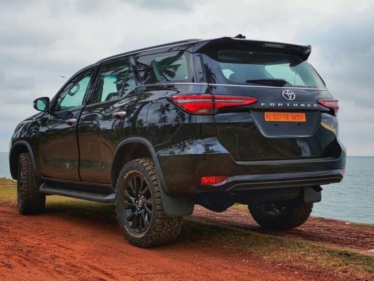 2021-Toyota-Fortuner-all-black-exterior-2-960x720