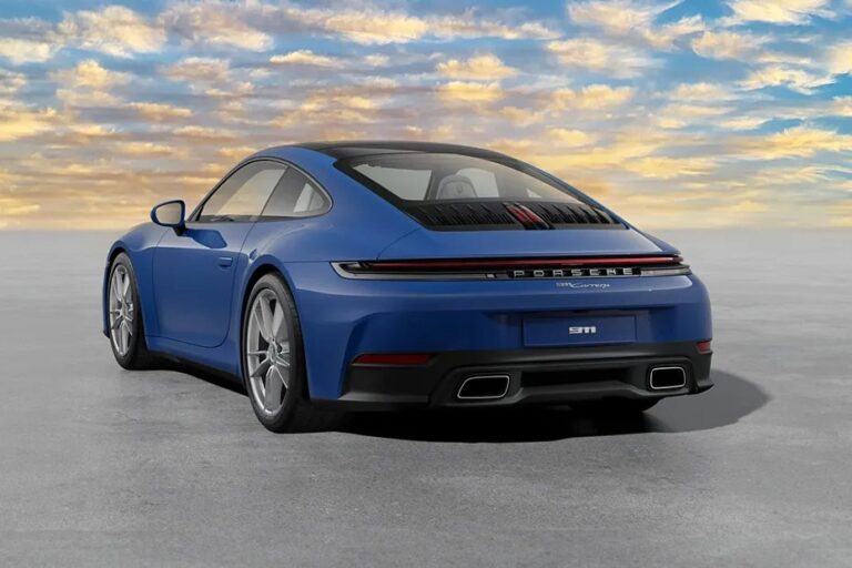 exterior_porsche-911_rear-left-view_930x620