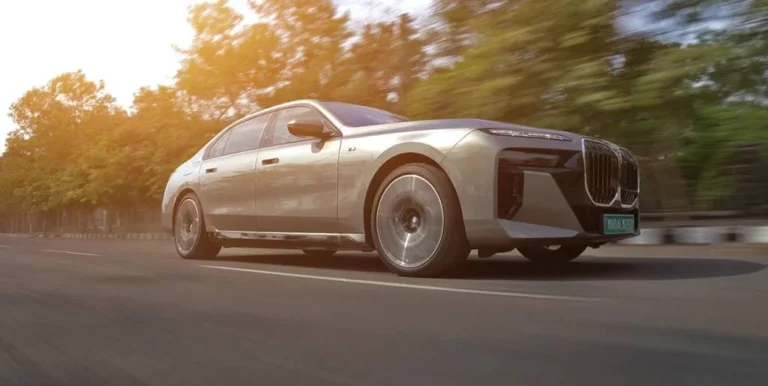 bmw-i7_32
